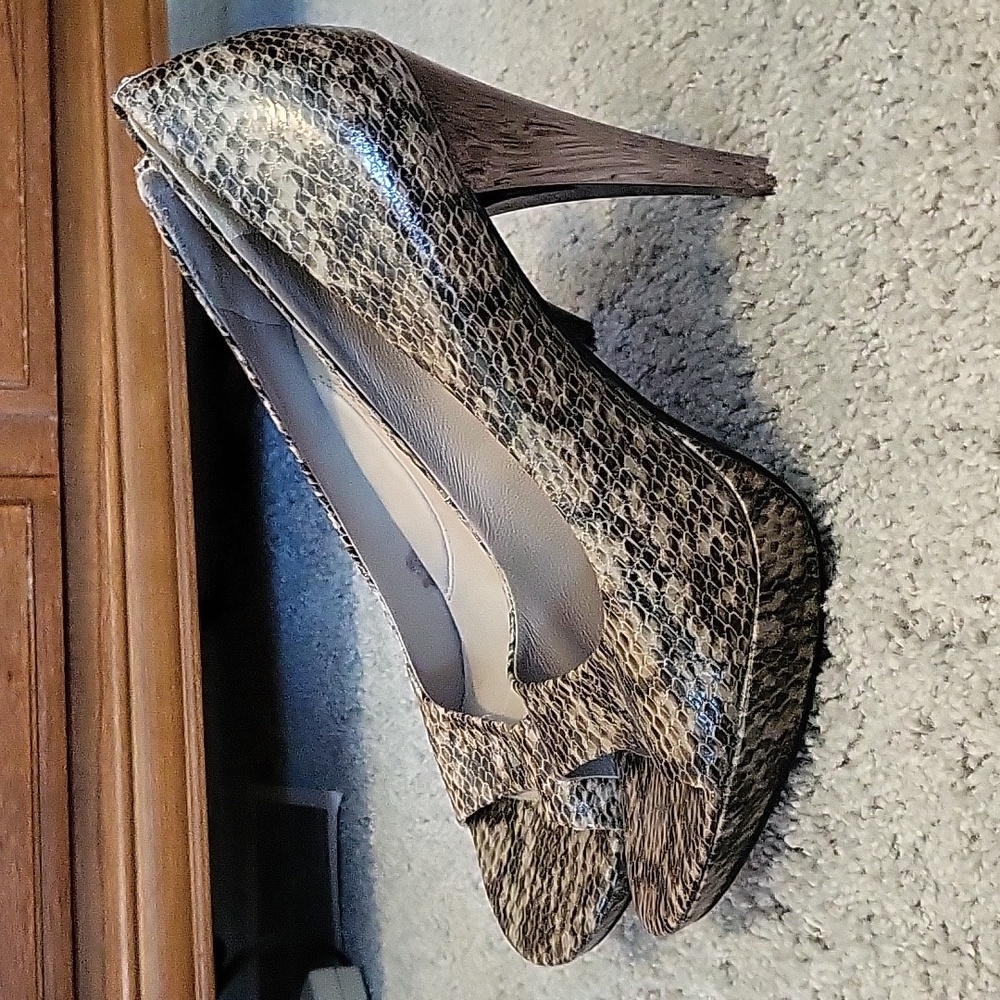 Kenneth Cole faux snake skin  peep toe leather heel 8.5 - Picture 5 of 7